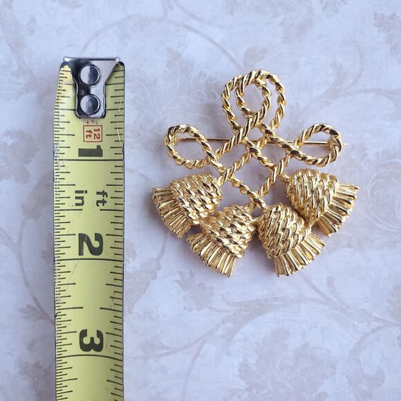 Vintage Gold Tone Braided Rope Knot Tassle Brooch Pin Statement 2.25 in - Picture 5 of 6